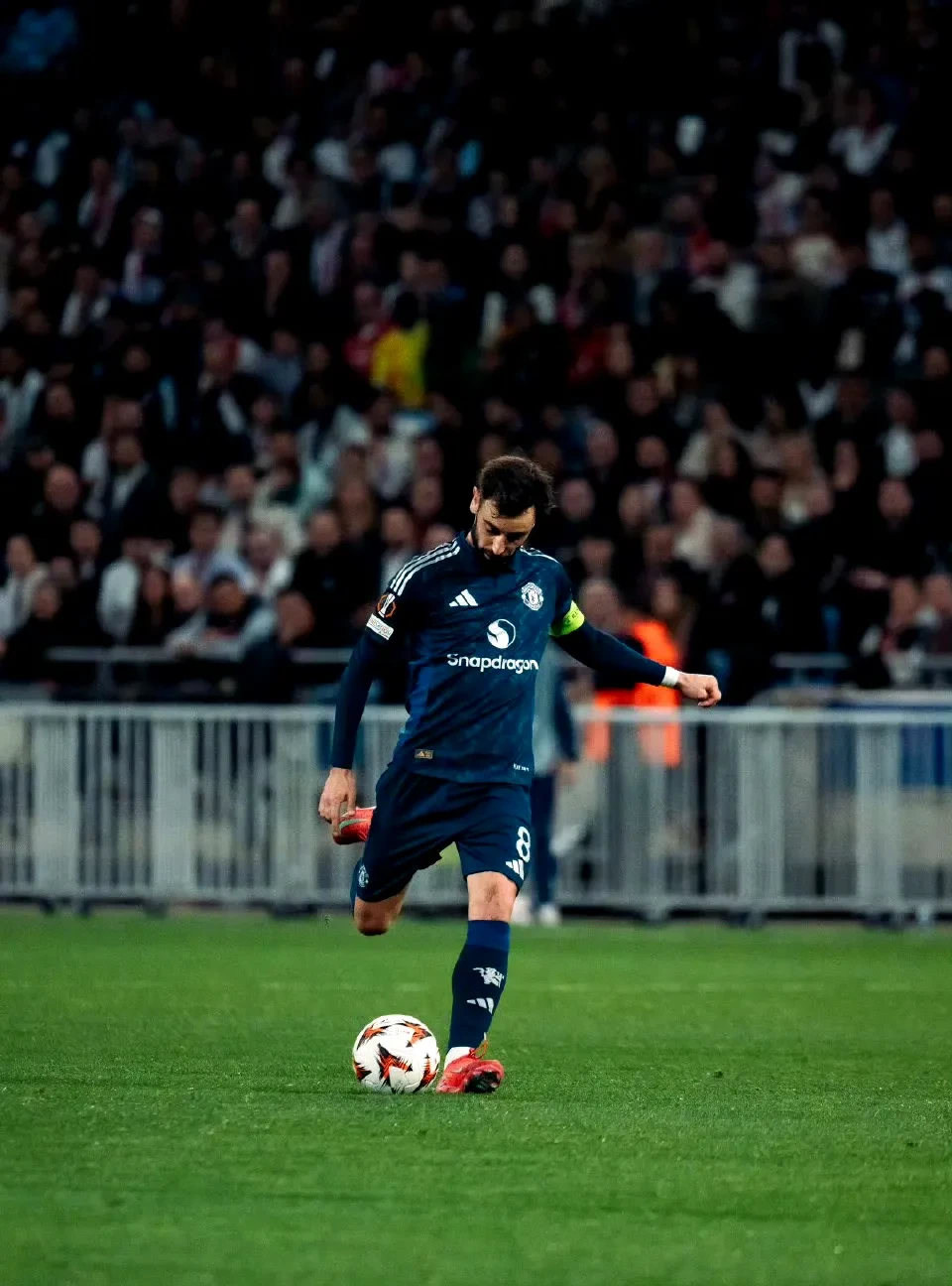 切尔西前途光明！，穆古鲁扎新星出色防守表现突出全场沸腾不已